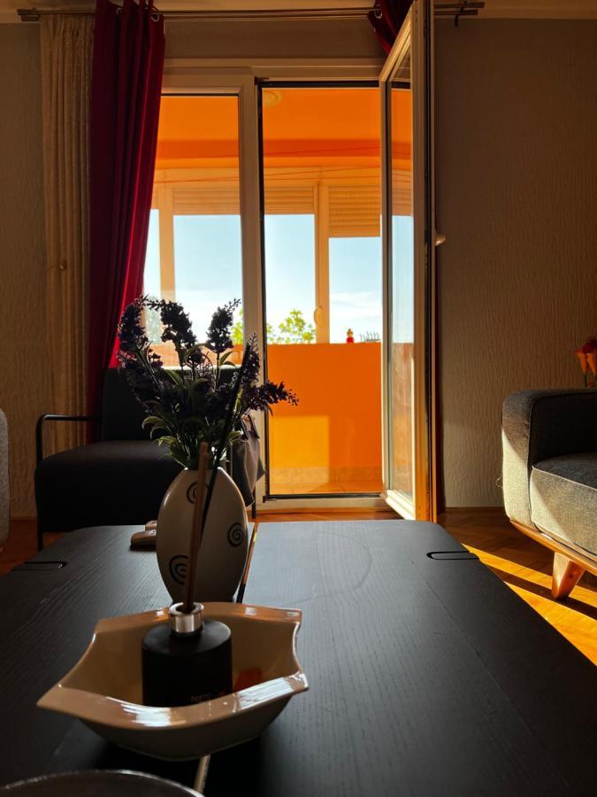 Center Square Deluxe Nest Podgorica